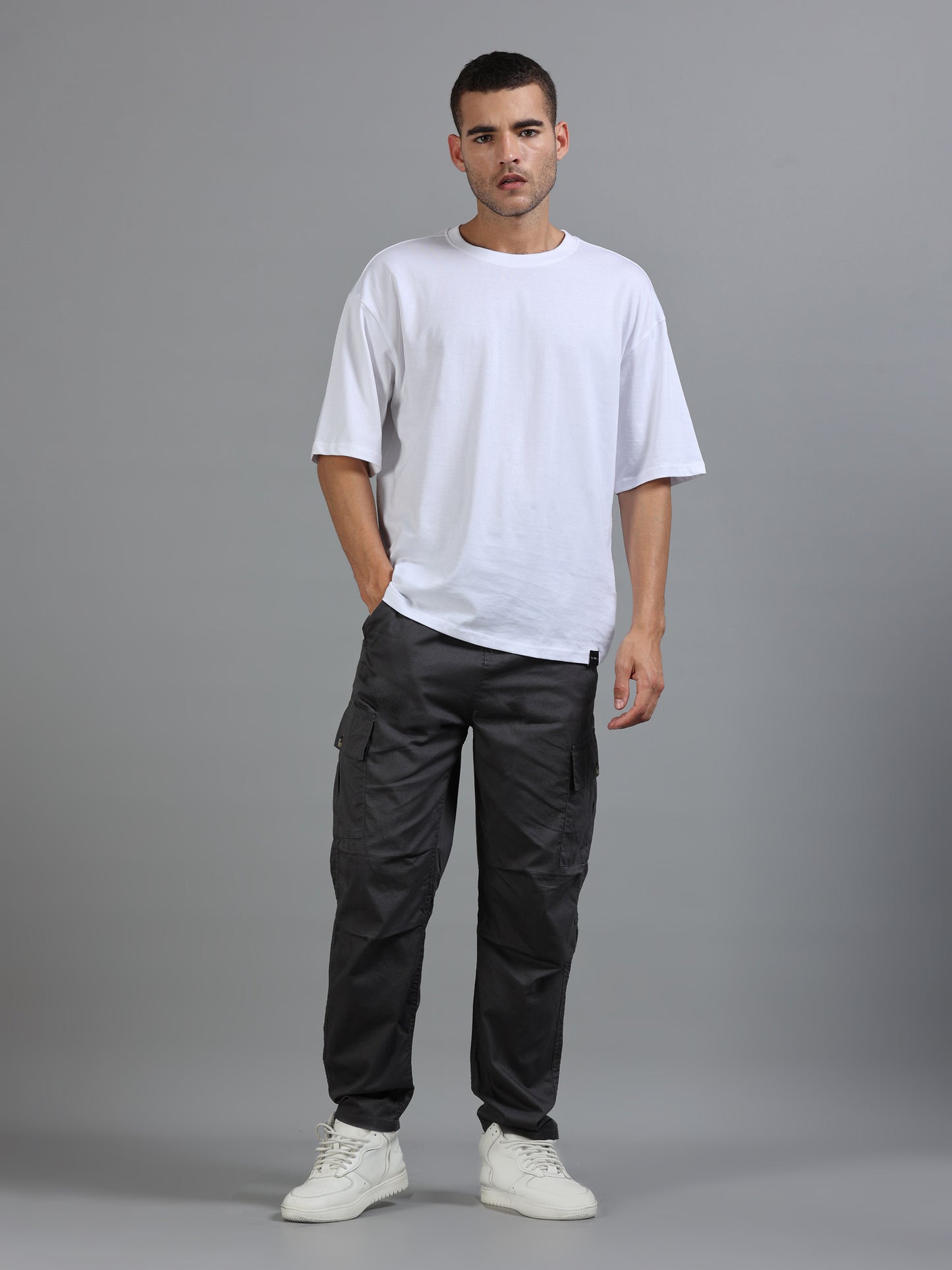 Men Cotton Relaxed Fit Cargo Trousers, Grey