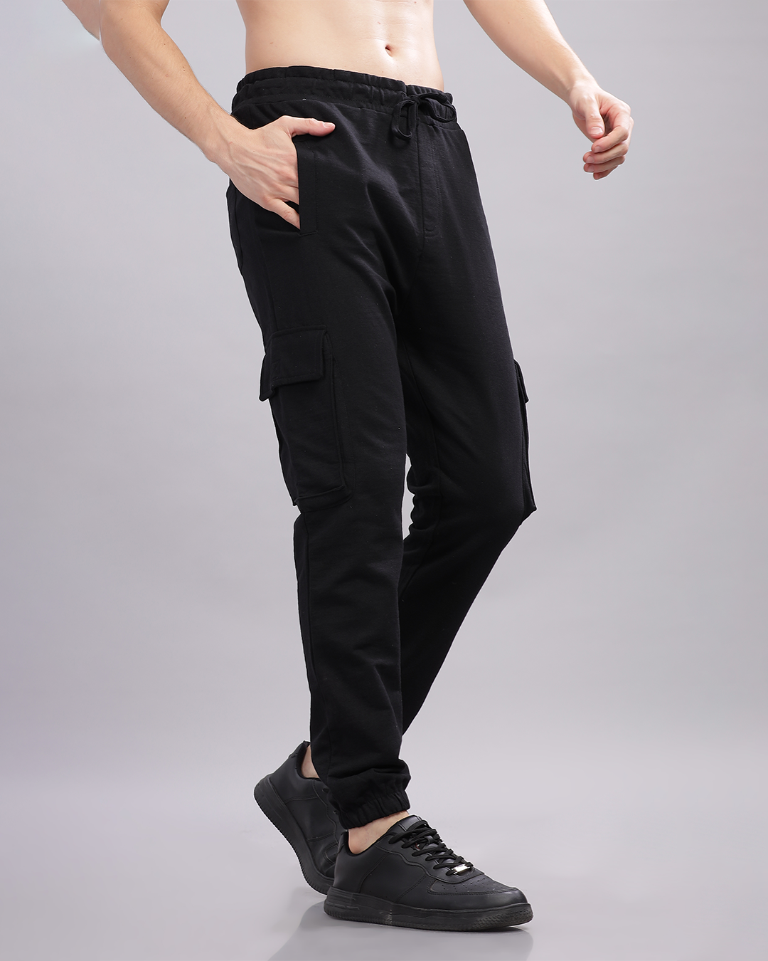 Men Cotton Regular Fit Cargo Joggers, BLACK