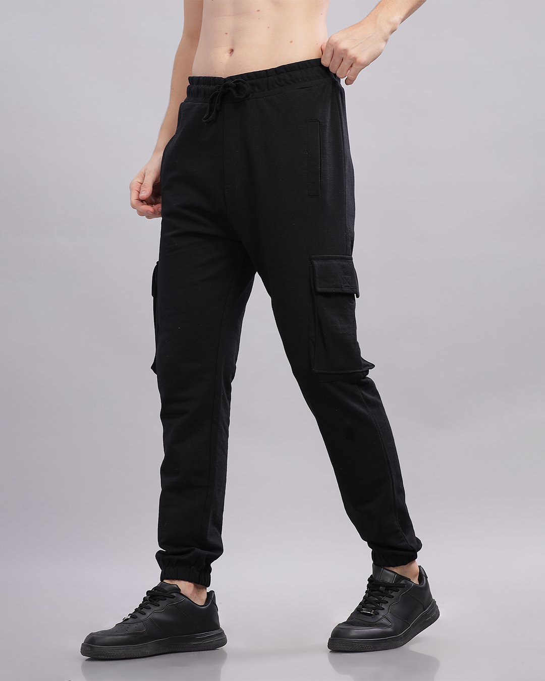 Men Cotton Regular Fit Cargo Joggers, BLACK