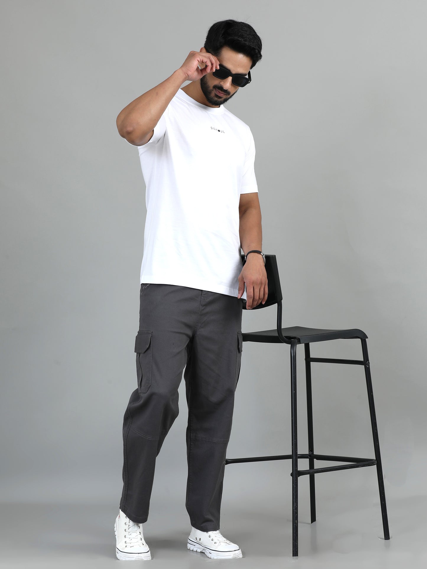 Men Cotton Baggy Fit Cargo Trousers, Dark Grey SILISOUL