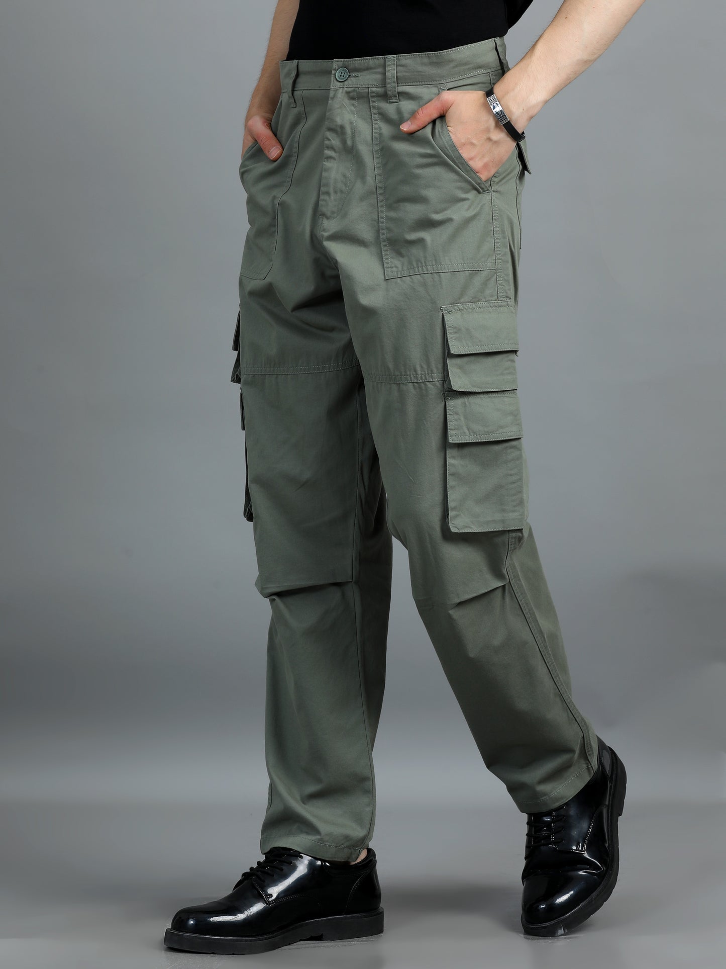 Men Cotton Relaxed Fit Cargo Trousers, Moss Green SILISOUL