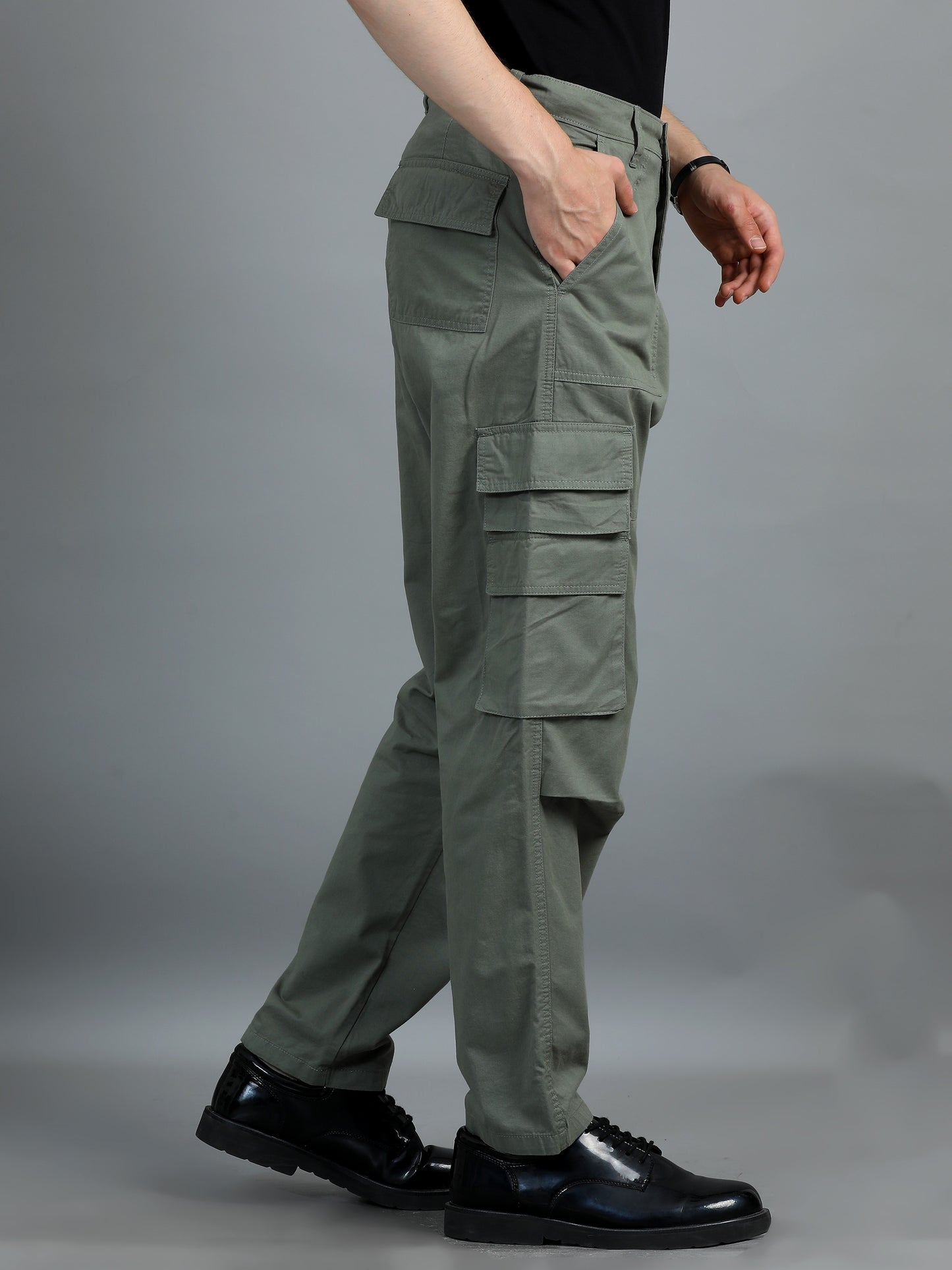 Men Cotton Relaxed Fit Cargo Trousers, Moss Green