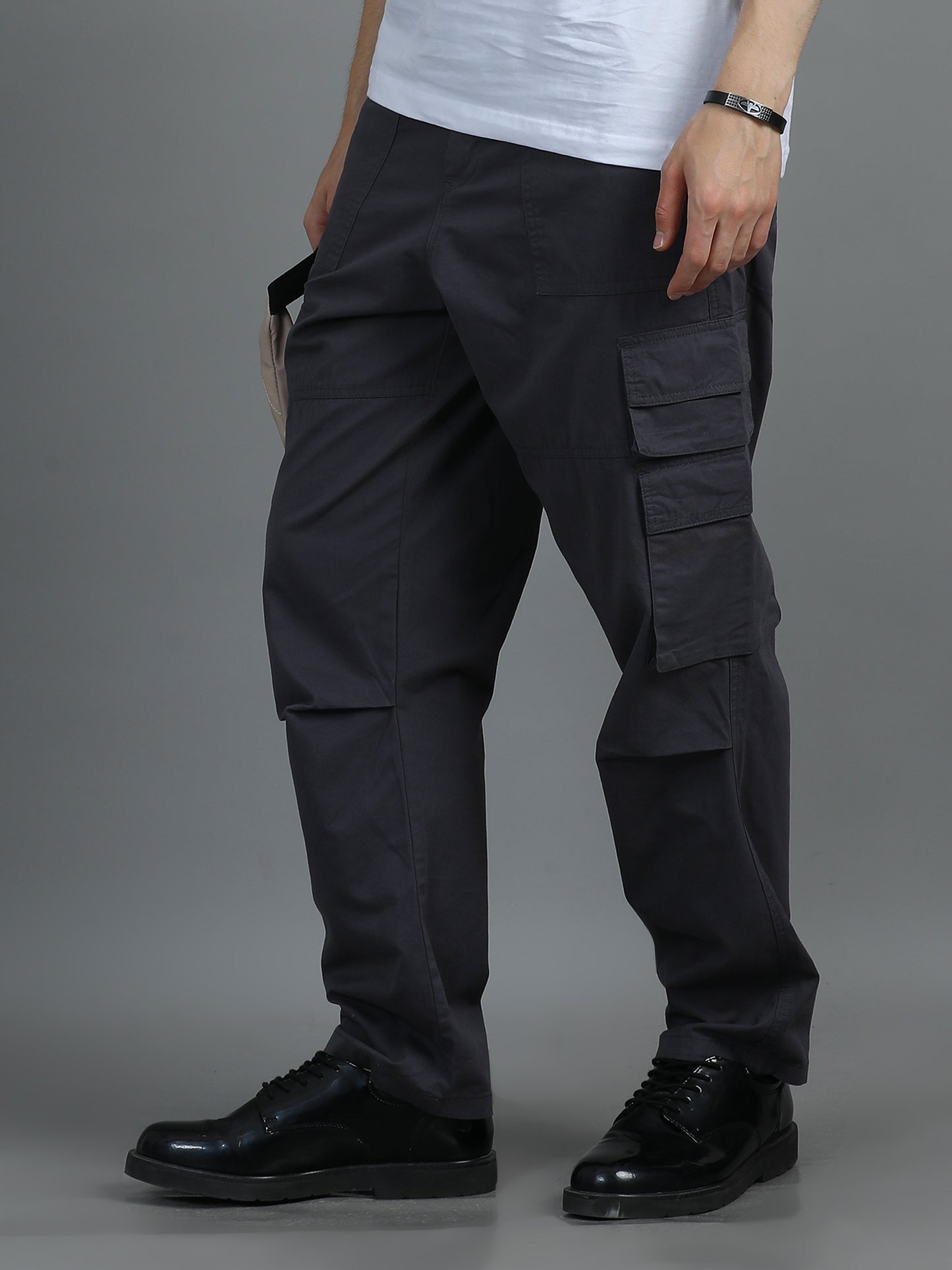 Men Cotton Relaxed Fit Cargo Trousers, Dark Grey